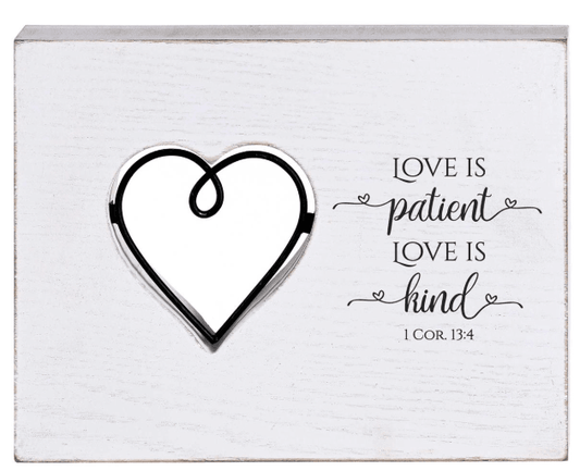 de alambre de mesa con corazón | Love Is Kind (el amor es generoso)