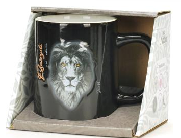 Taza 16 OZ. Colección prominencia con relieve. Esfuérzate y sé valiente