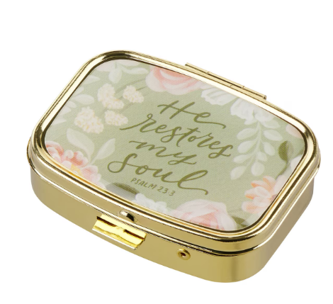 He Restores My Soul Green Floral Pill Case - Psalm 23:3"Él restaura mi alma"
