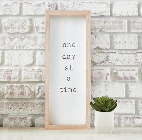 Face to Face Wood Sign - One Day At A Time| Un día a la vez