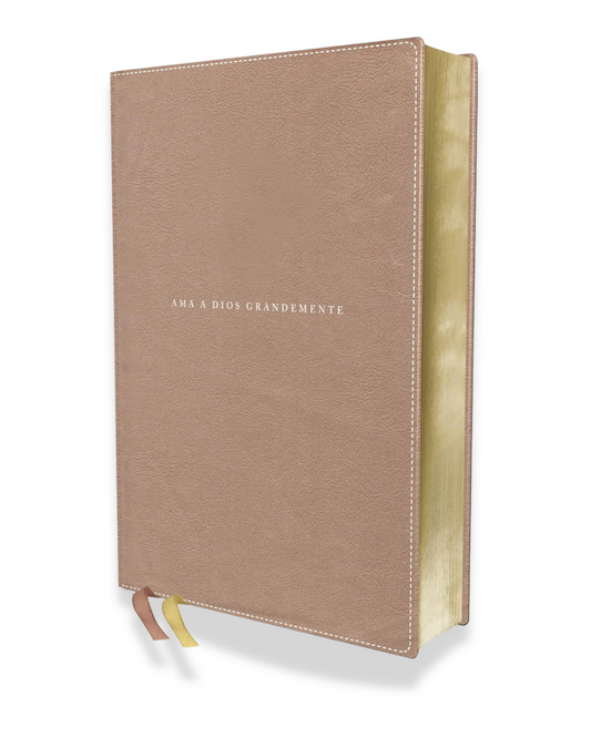 Biblia Devocional: Ama Dios Grandemente (NBLA) | Color rosado, imitación piel