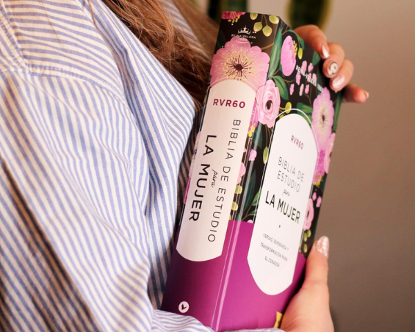 Pura Vida Books
