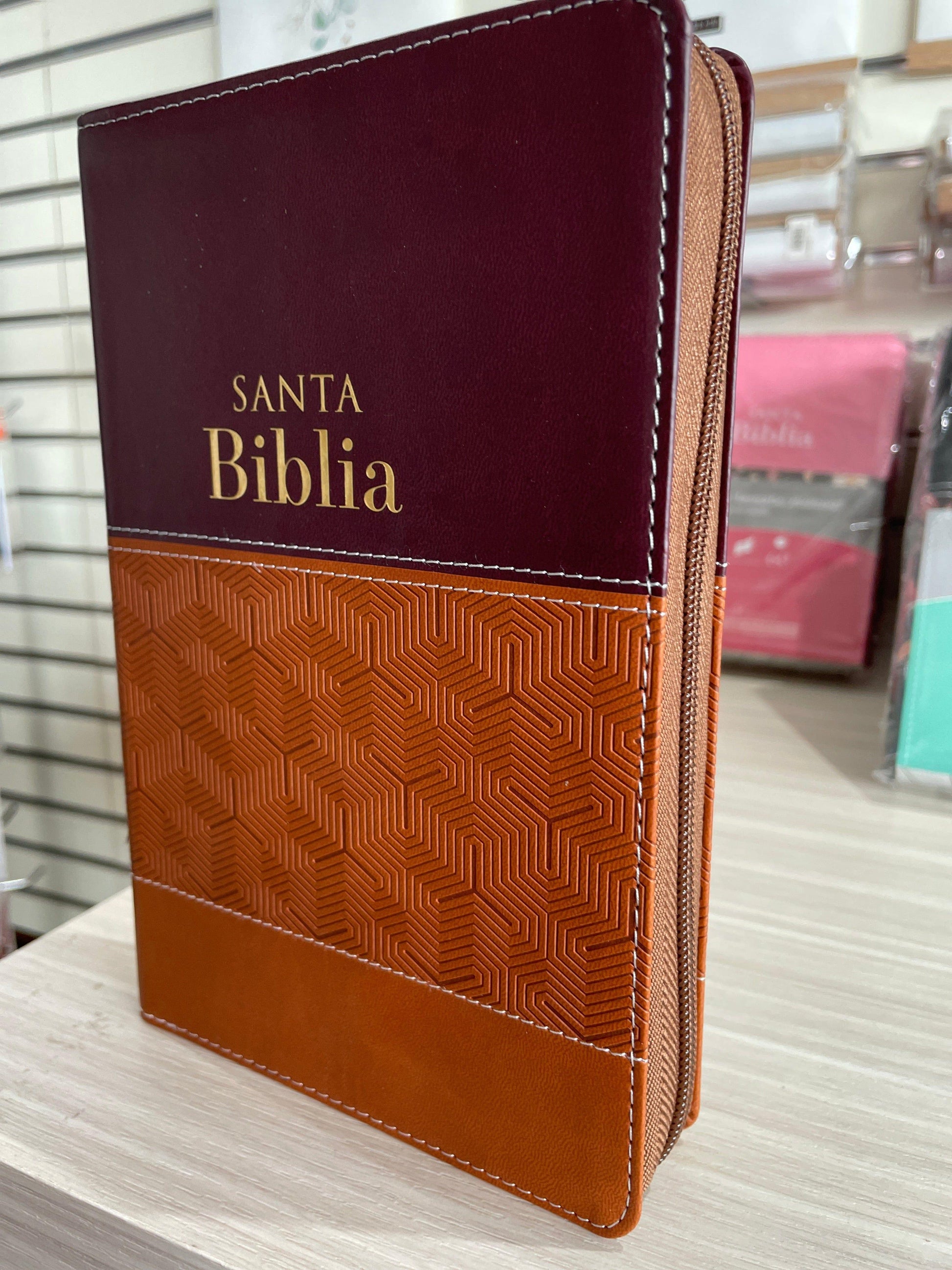 Biblia Tamaño Manual Letra Grande con cierre - Café Geométrico - Pura Vida Books