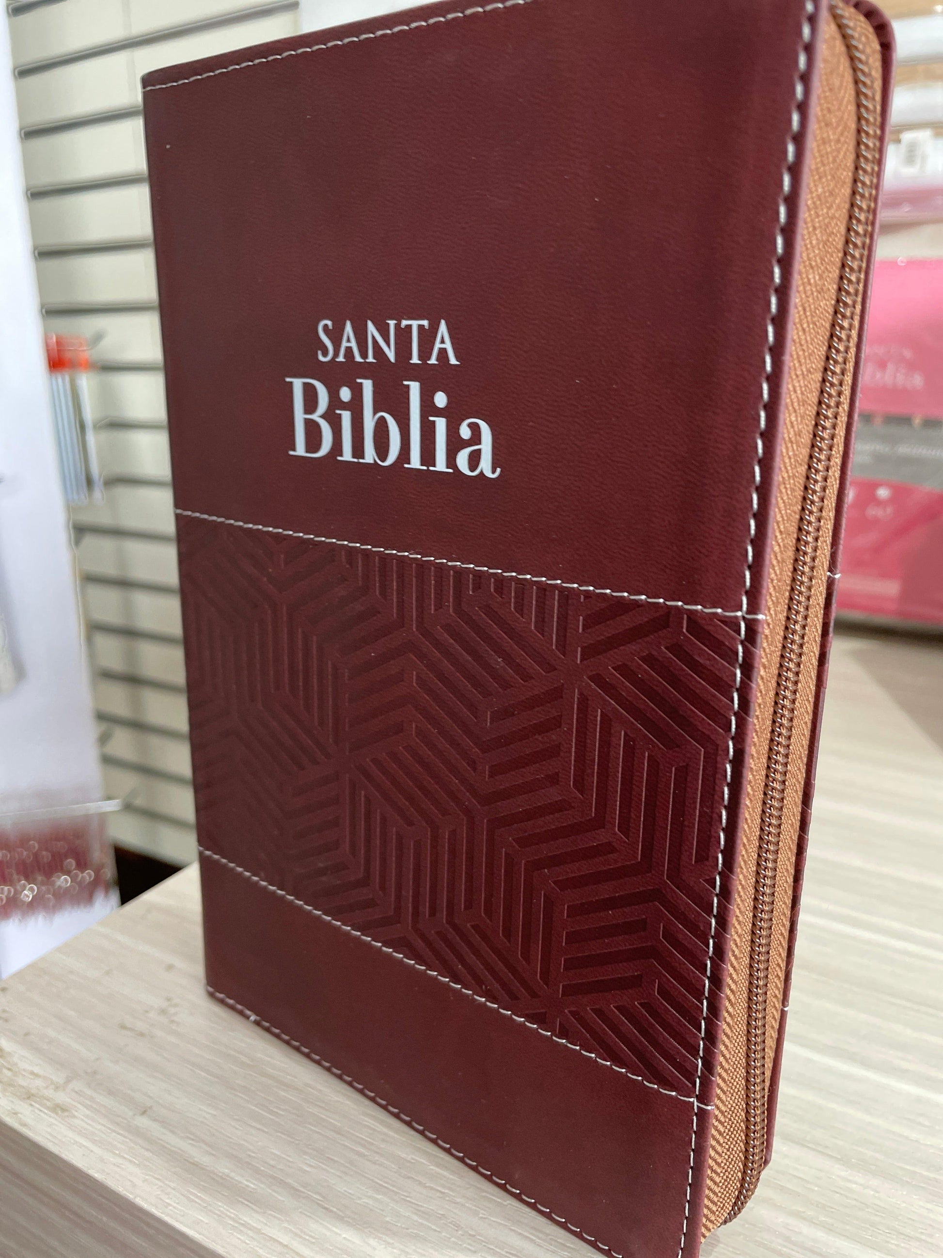 Biblia Tamaño Manual Letra Grande con cierre - Café - Pura Vida Books