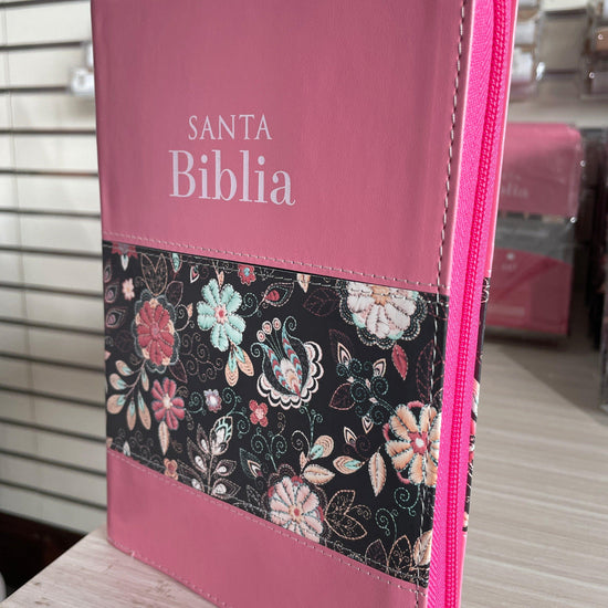 Biblia Tamaño Manual Letra Grande con cierre - Rosa/Floral - Pura Vida Books