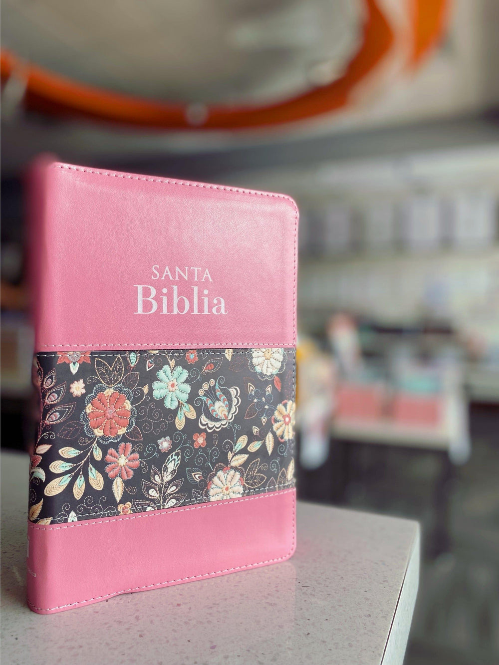 Biblia Tamaño Manual Letra Grande con cierre - Rosa/Floral - Pura Vida Books