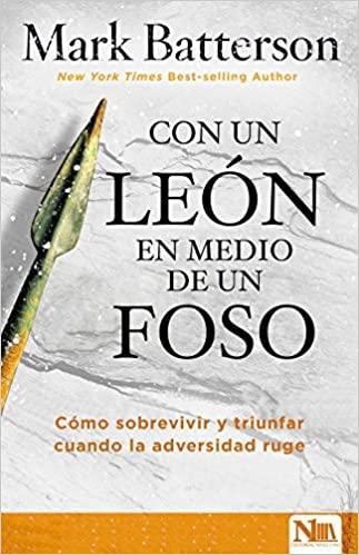 Con un león en medio de un foso - Mark Batterson - Pura Vida Books