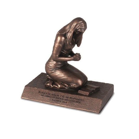 Escultura de una Mujer Orando, Pequeña - Pura Vida Books