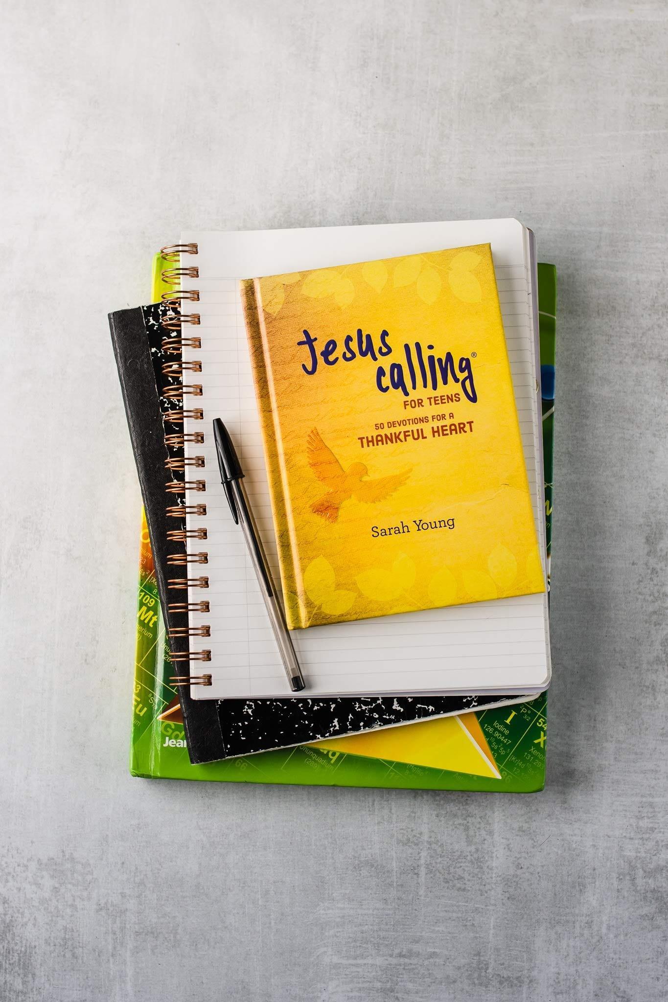 Jesus Calling: 50 Devotions for a Thankful Heart - Sarah Young - Pura Vida Books