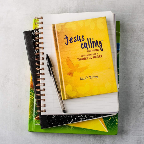 Jesus Calling: 50 Devotions for a Thankful Heart - Sarah Young - Pura Vida Books