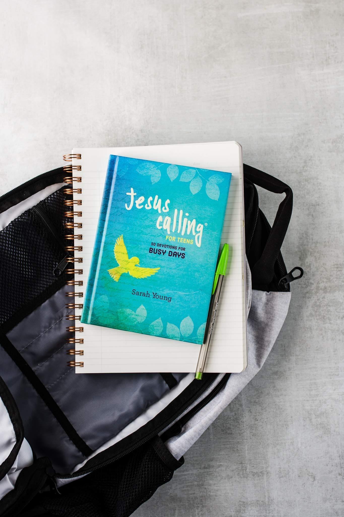 Jesus Calling: 50 Devotions for Busy Days - Sarah Young - Pura Vida Books