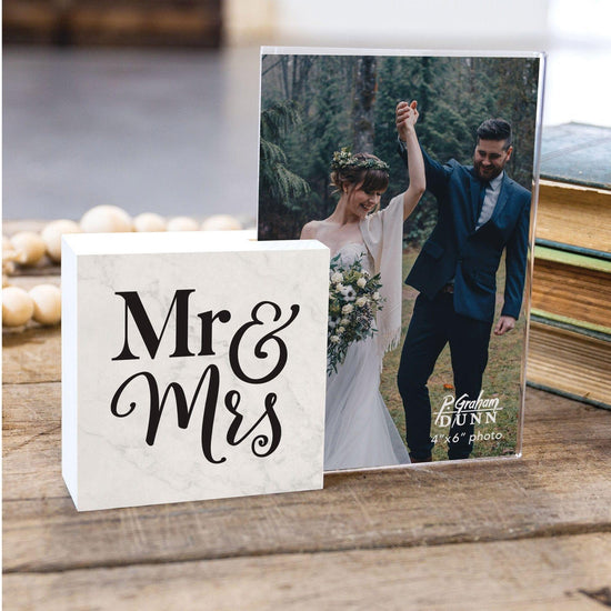 Mr. And Mrs. - Marco de Foto - Pura Vida Books