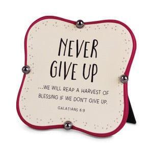 Never Give Up - Pura Vida Books