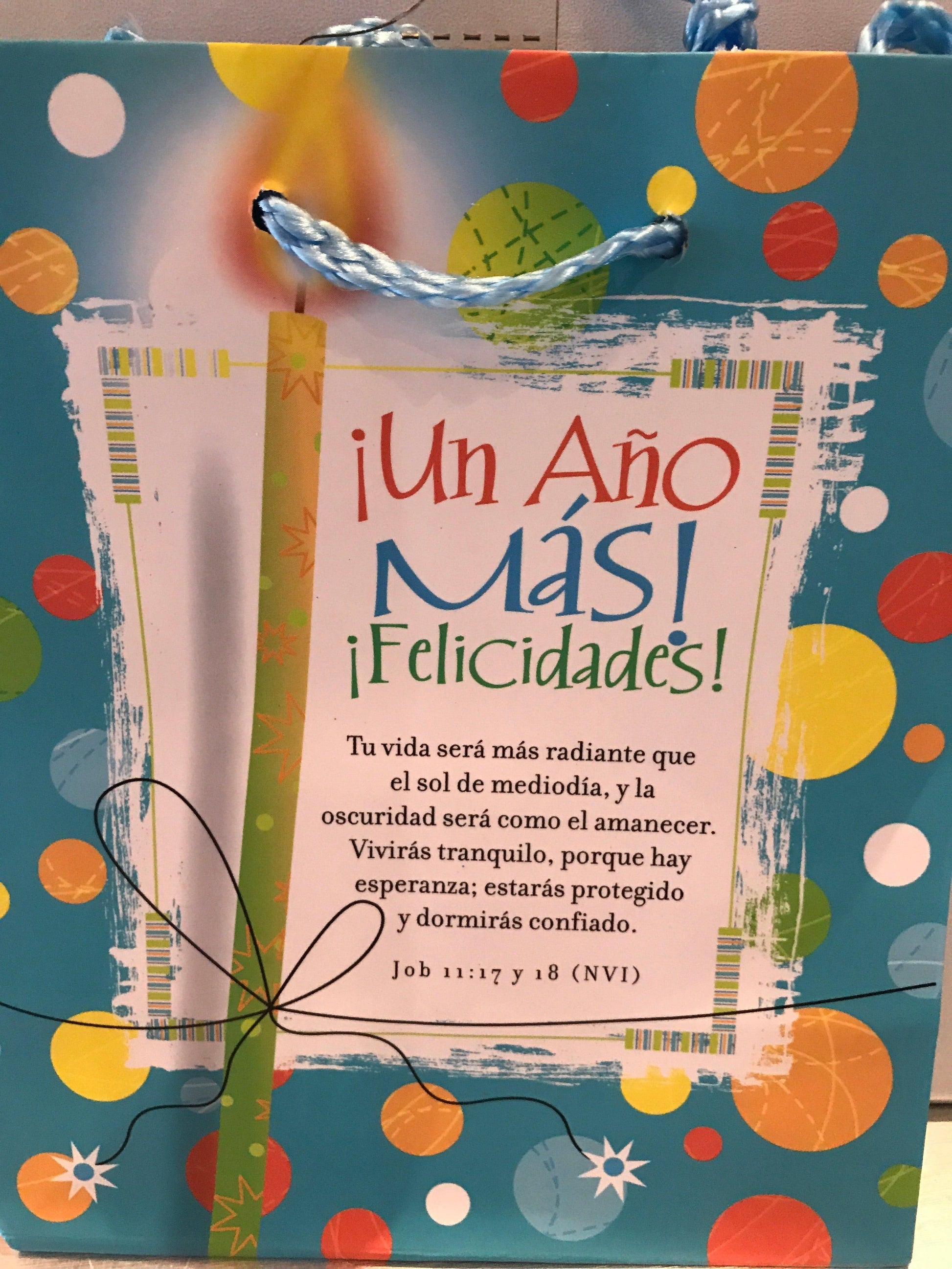 Un año mas felicidades - Pura Vida Books